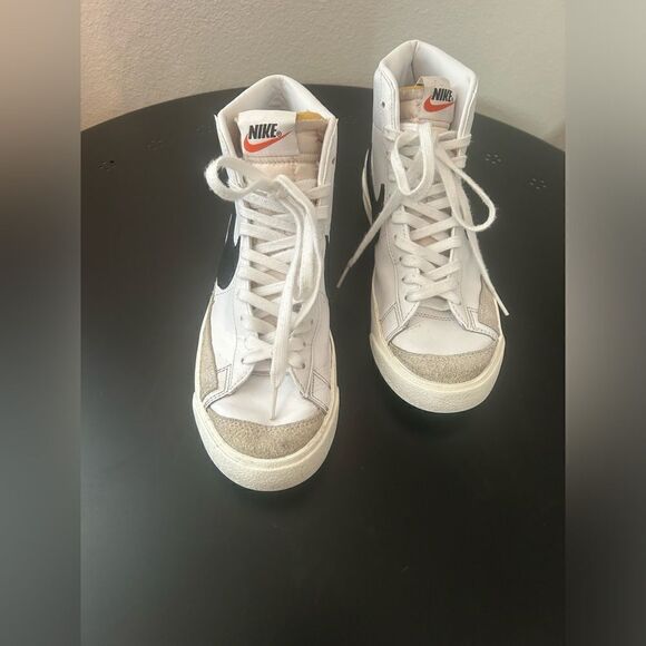 Nike | Blazer Mid '77 in White Sail | 8.5 - Picture 3 of 10